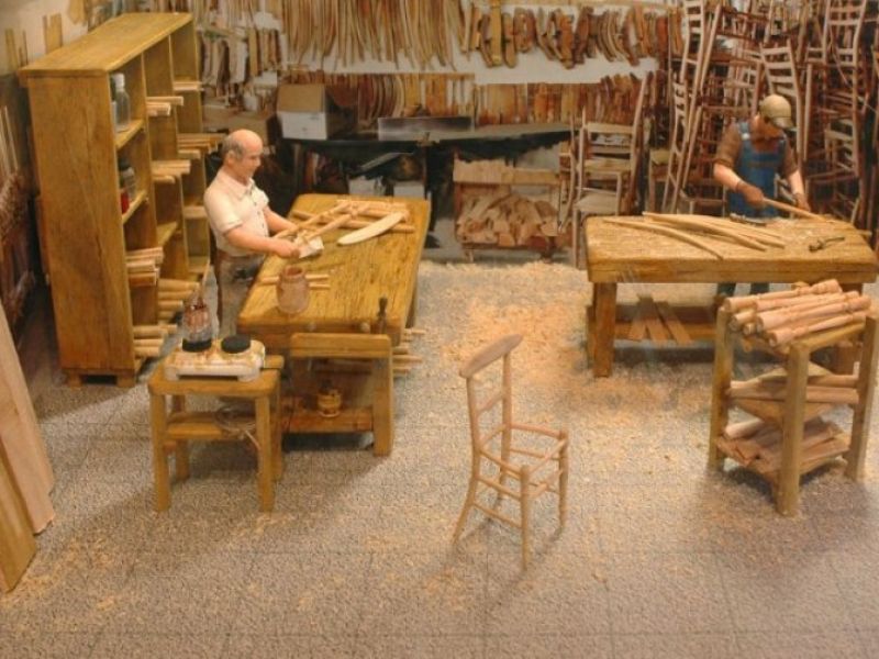 Museo del Bosco: plastico sedia di Chiavari